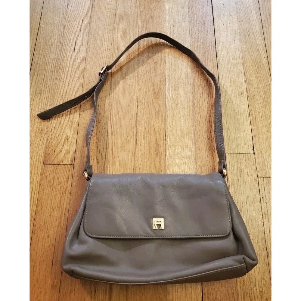 Vintage Etienne Aigner Brown Taupe Leather Purse Horseshoe Logo